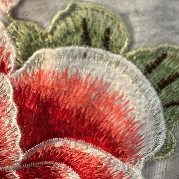 Moa Moa 3/4 sleeved really soft t-shirt fabric with embroidered flowers. Size S - Picture 5 of 11